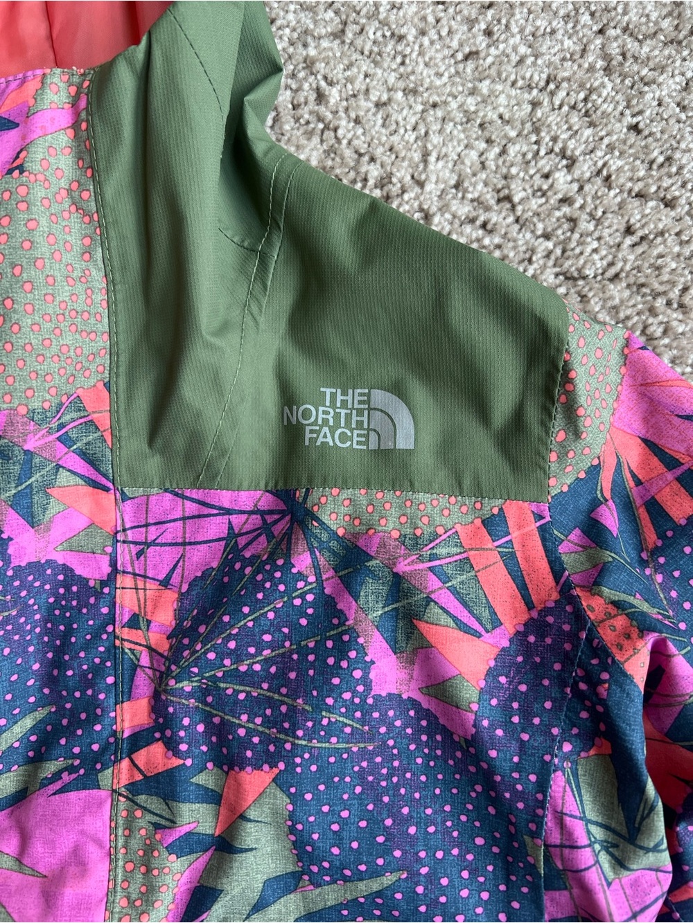 The North Face Kids Olive Green Jacket with Coral Pink Lining size 7/8